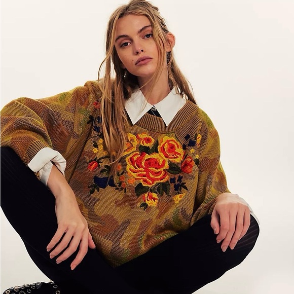 Free People Sweaters - *RARE* Free People Camo Rose Pullover Sweater Size S